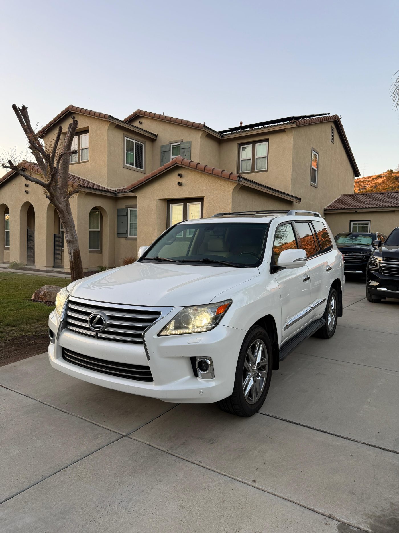 2014 LEXUS LX 570 LUXURY PACKAGE photo 1