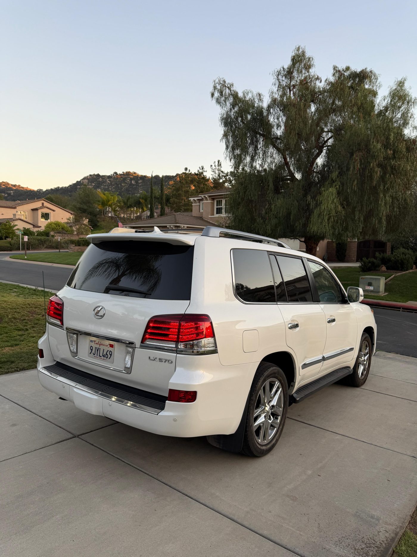 2014 LEXUS LX 570 LUXURY PACKAGE photo 2