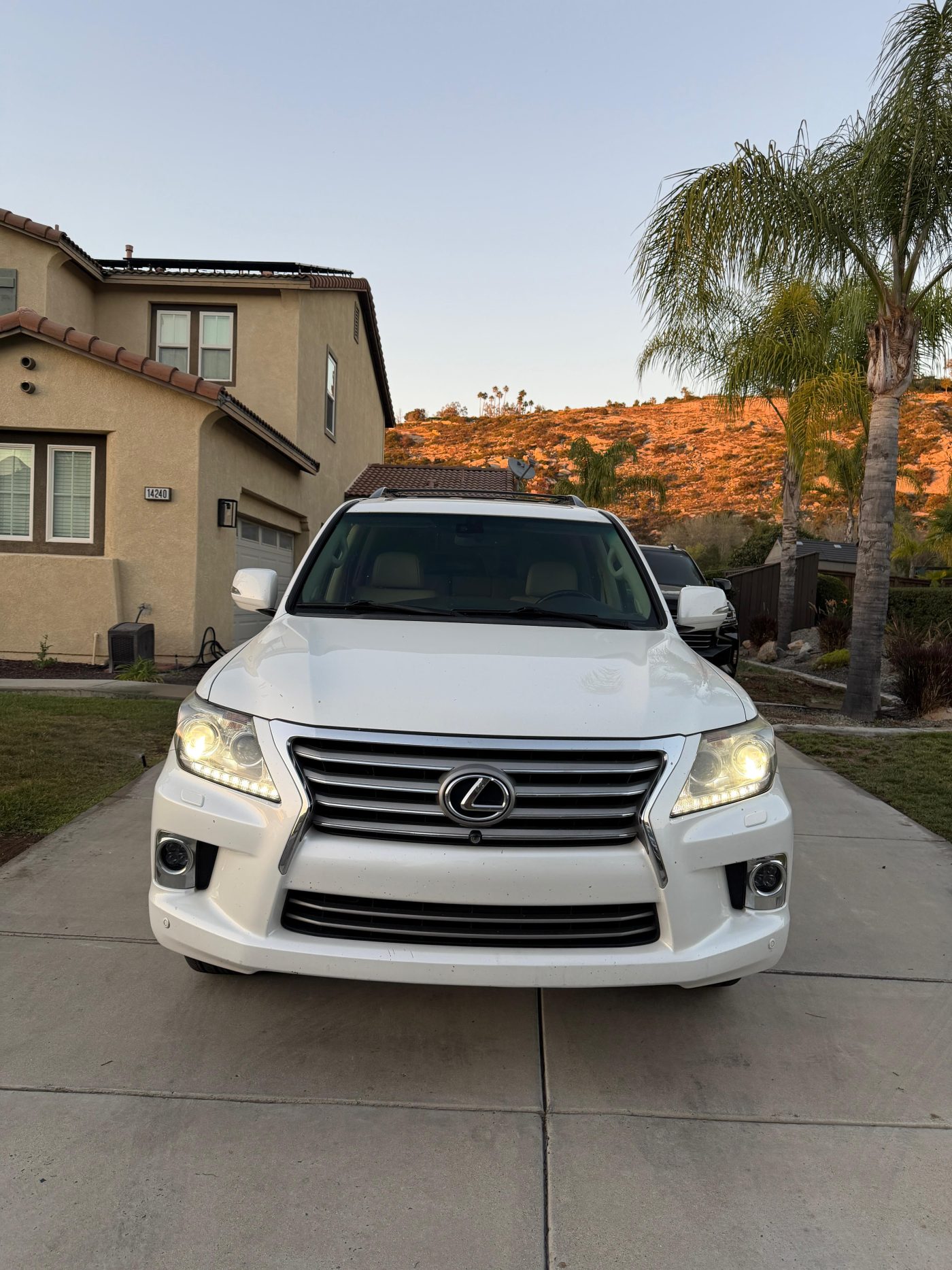 2014 LEXUS LX 570 LUXURY PACKAGE photo 3